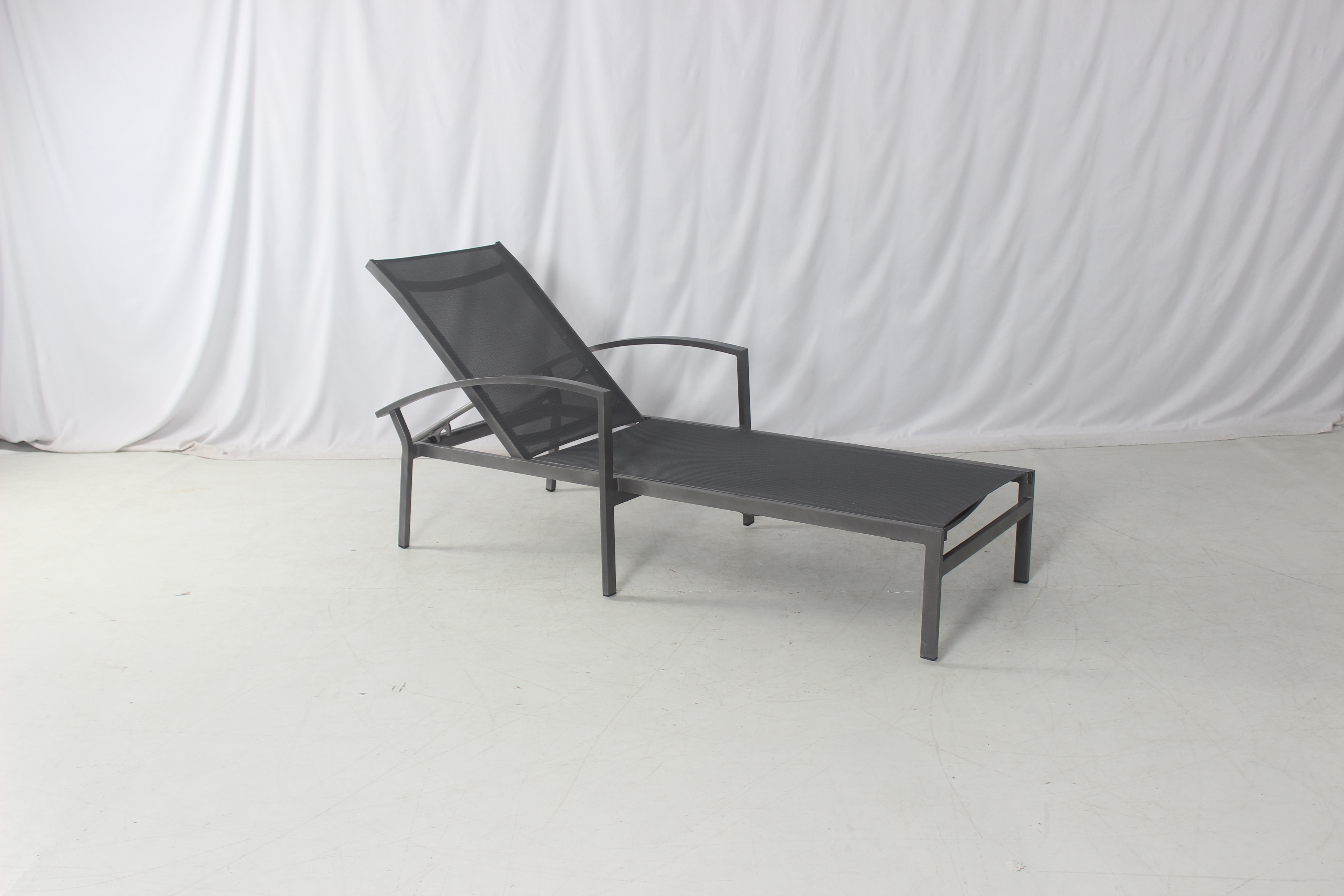 Hotel aluminum pool lounge chair with round side table