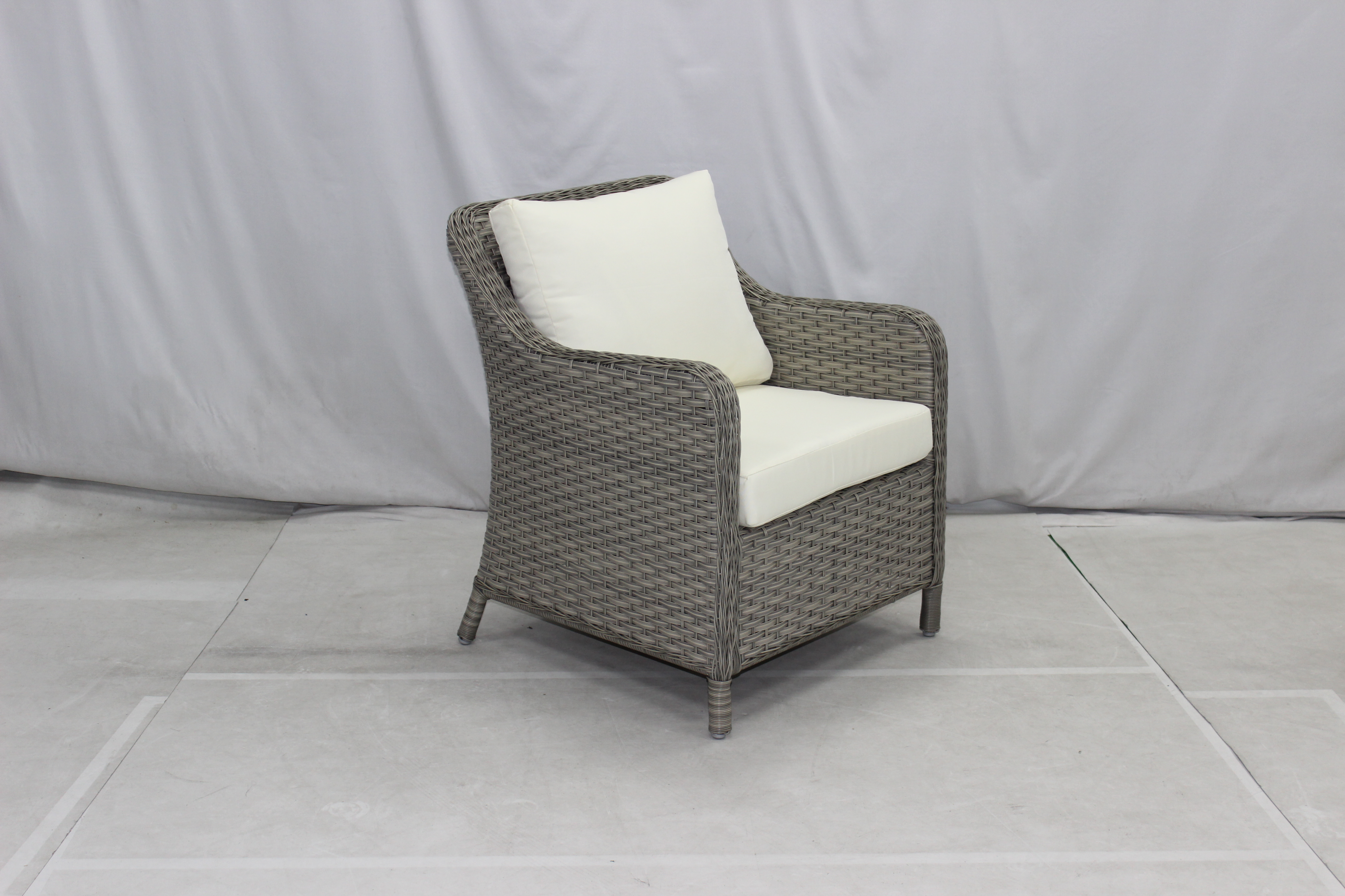 Garden 4 seater rattan outdoor restaurant set round dining table chairs