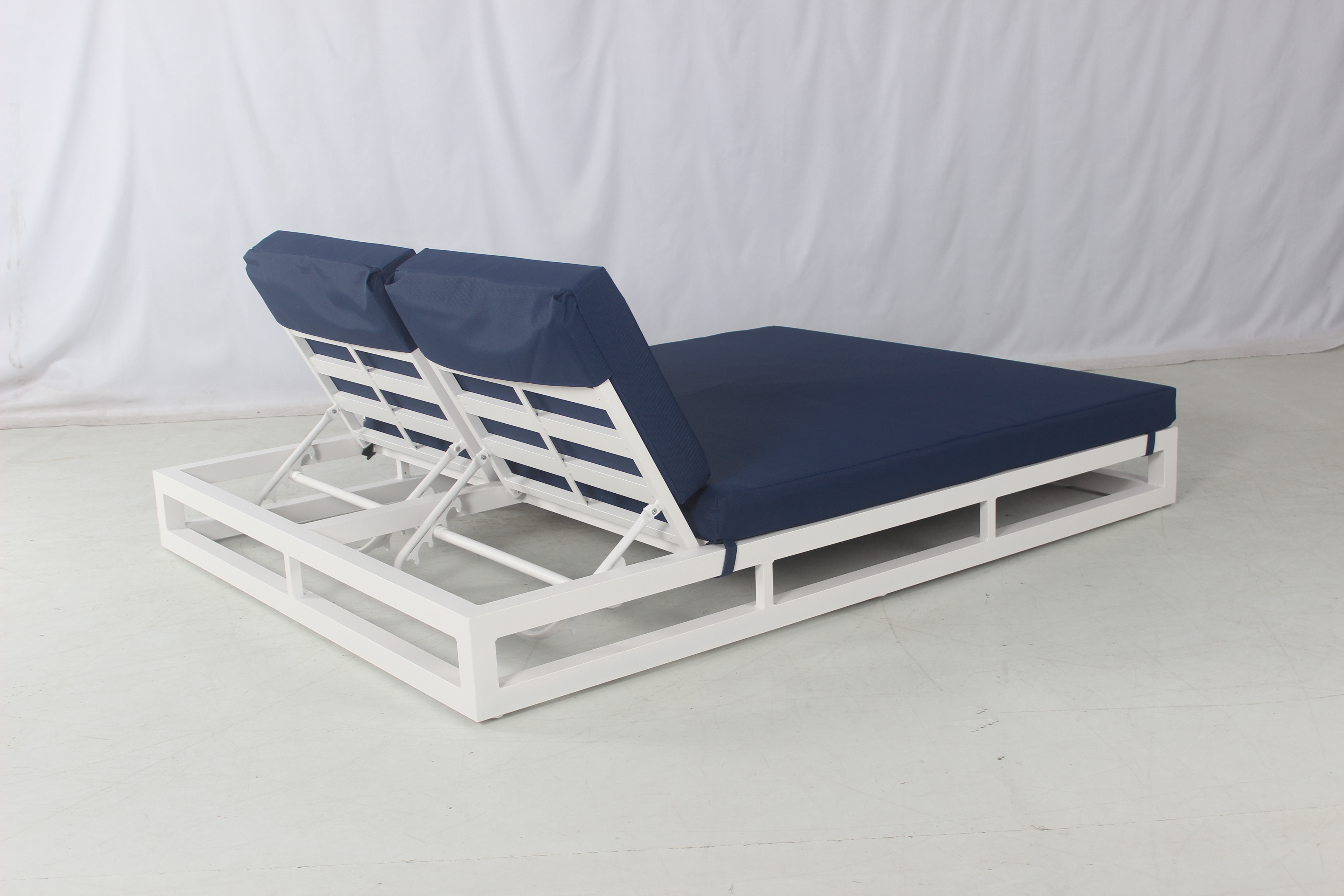 Commercial outdoor pool beach white aluminum double daybed with navy blue cushion