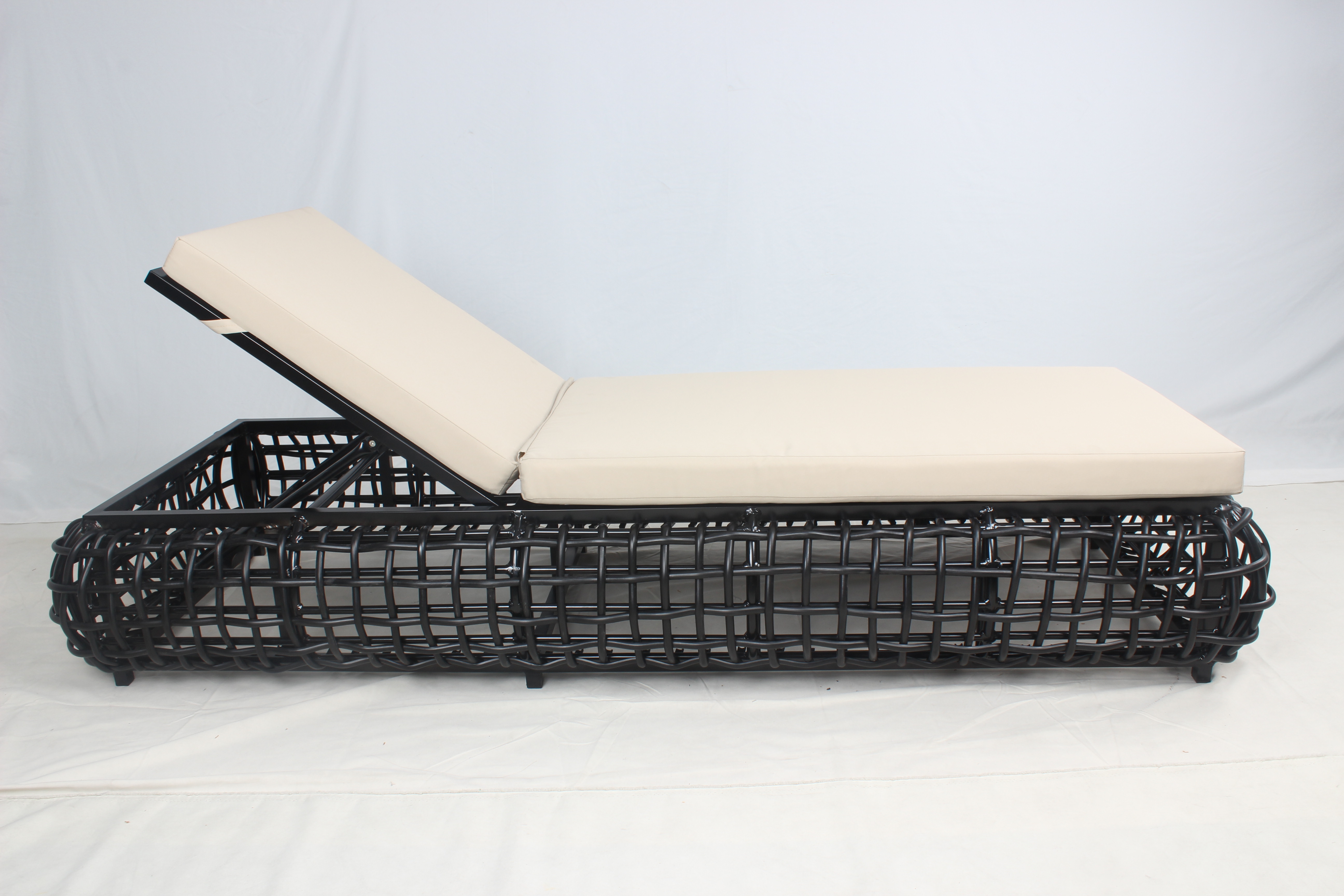 Woven black casual outdoor single bed