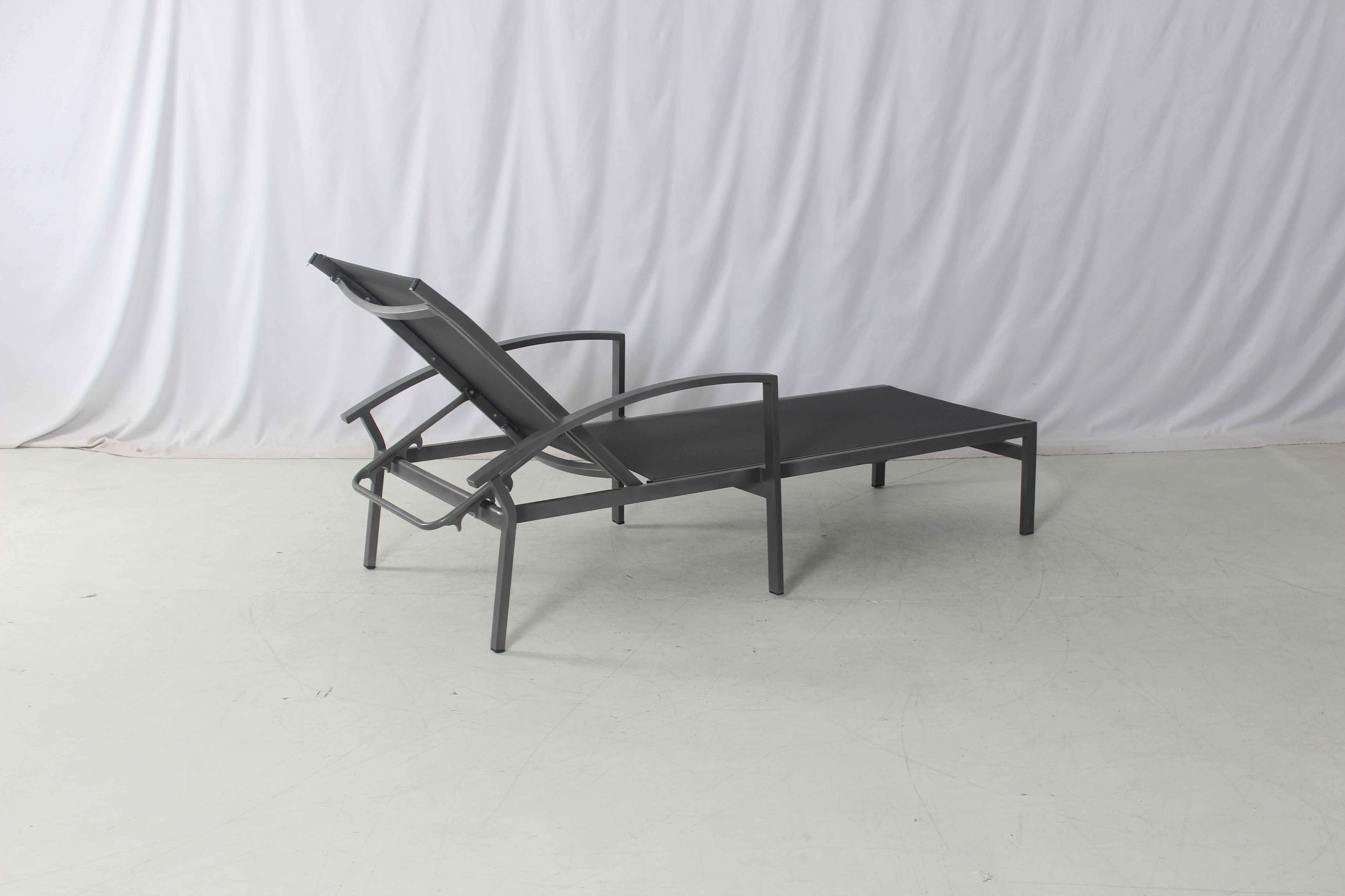 Hotel aluminum pool lounge chair with round side table