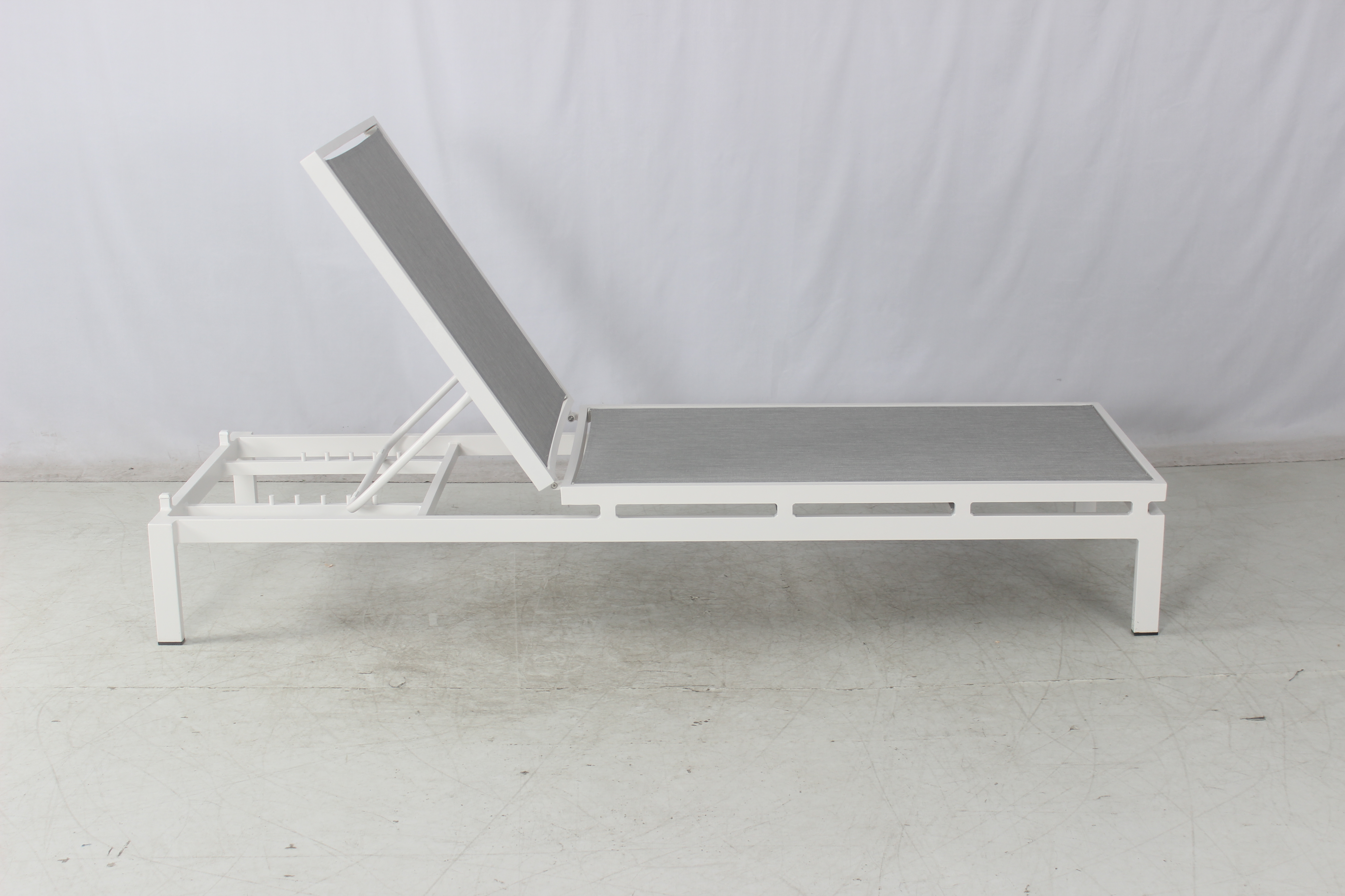 Commercial white aluminum powder coated pool sun lounger