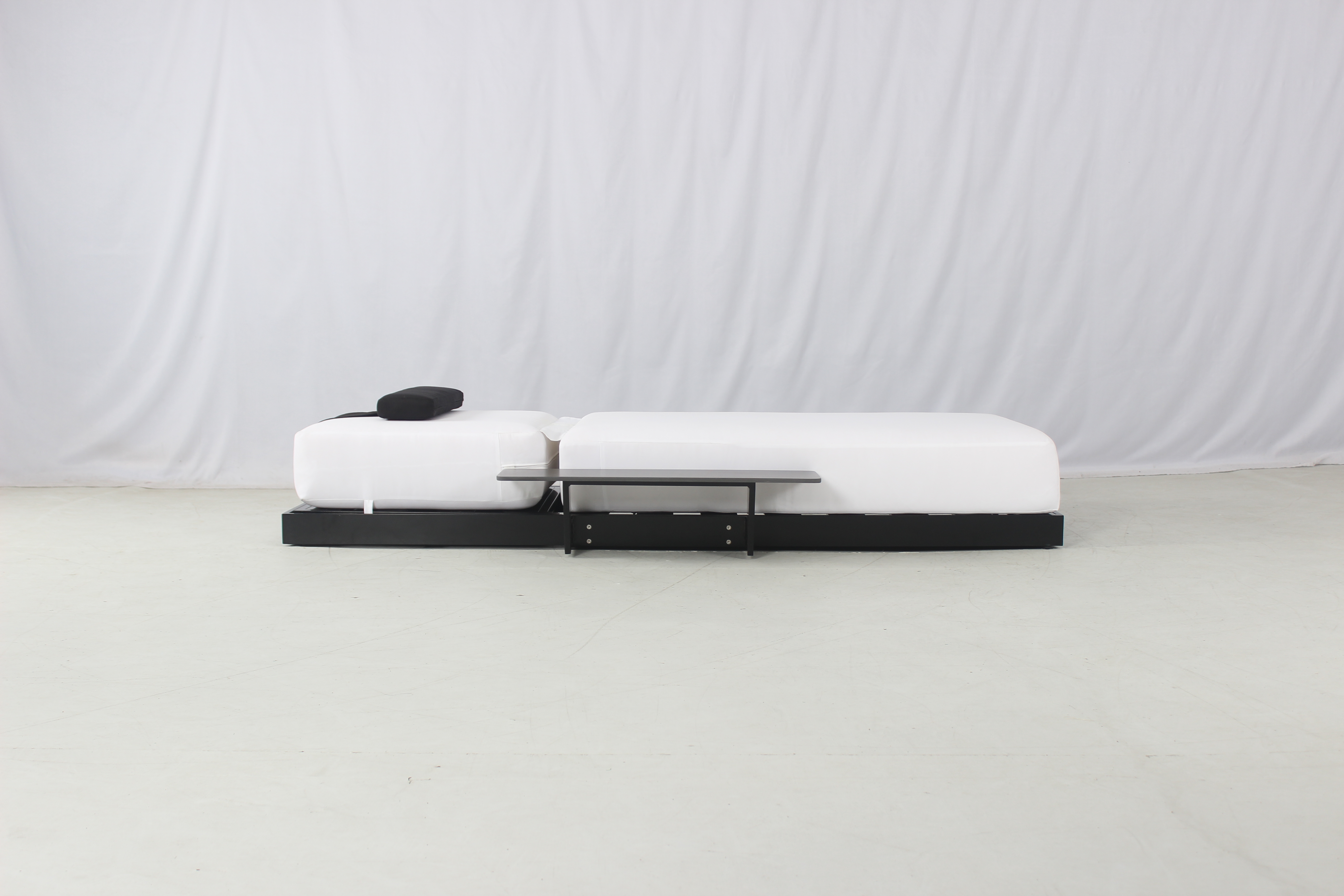 Luxury pool side outdoor black aluminum chaise lounge with thick white cushion