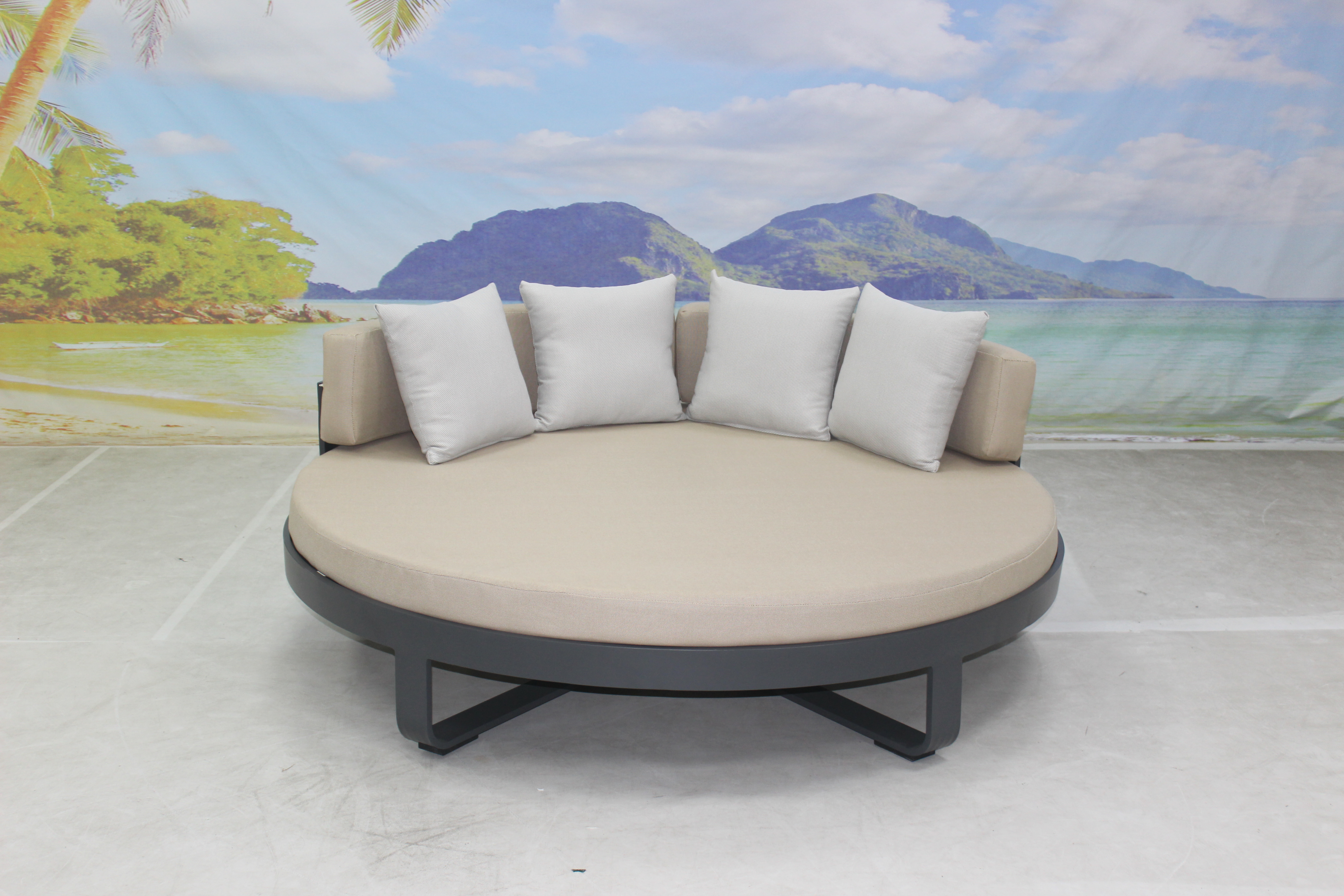 Poolside aluminum round sofa sunbed with cushion