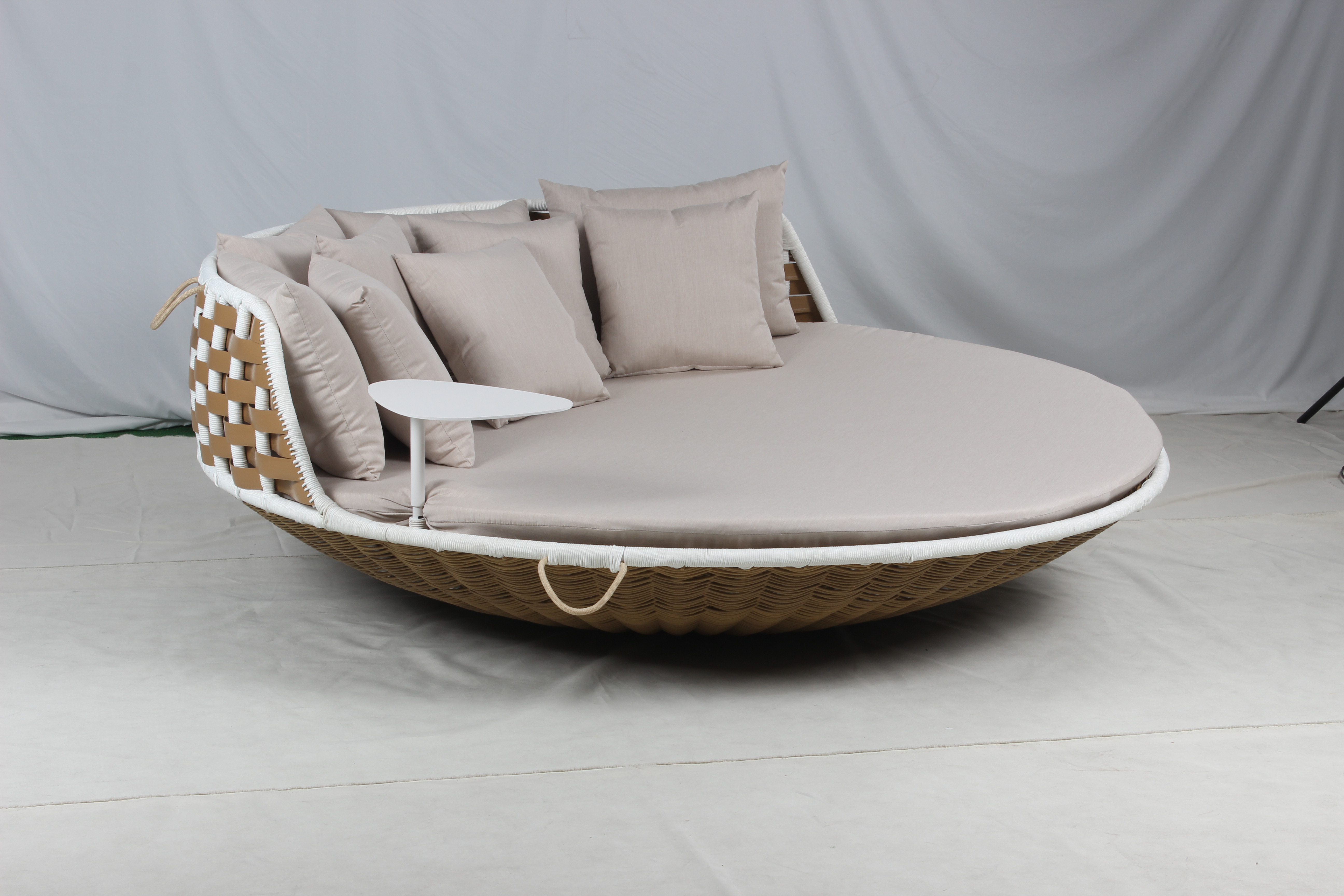  Outdoor round rattan wicker lounge hanging daybed