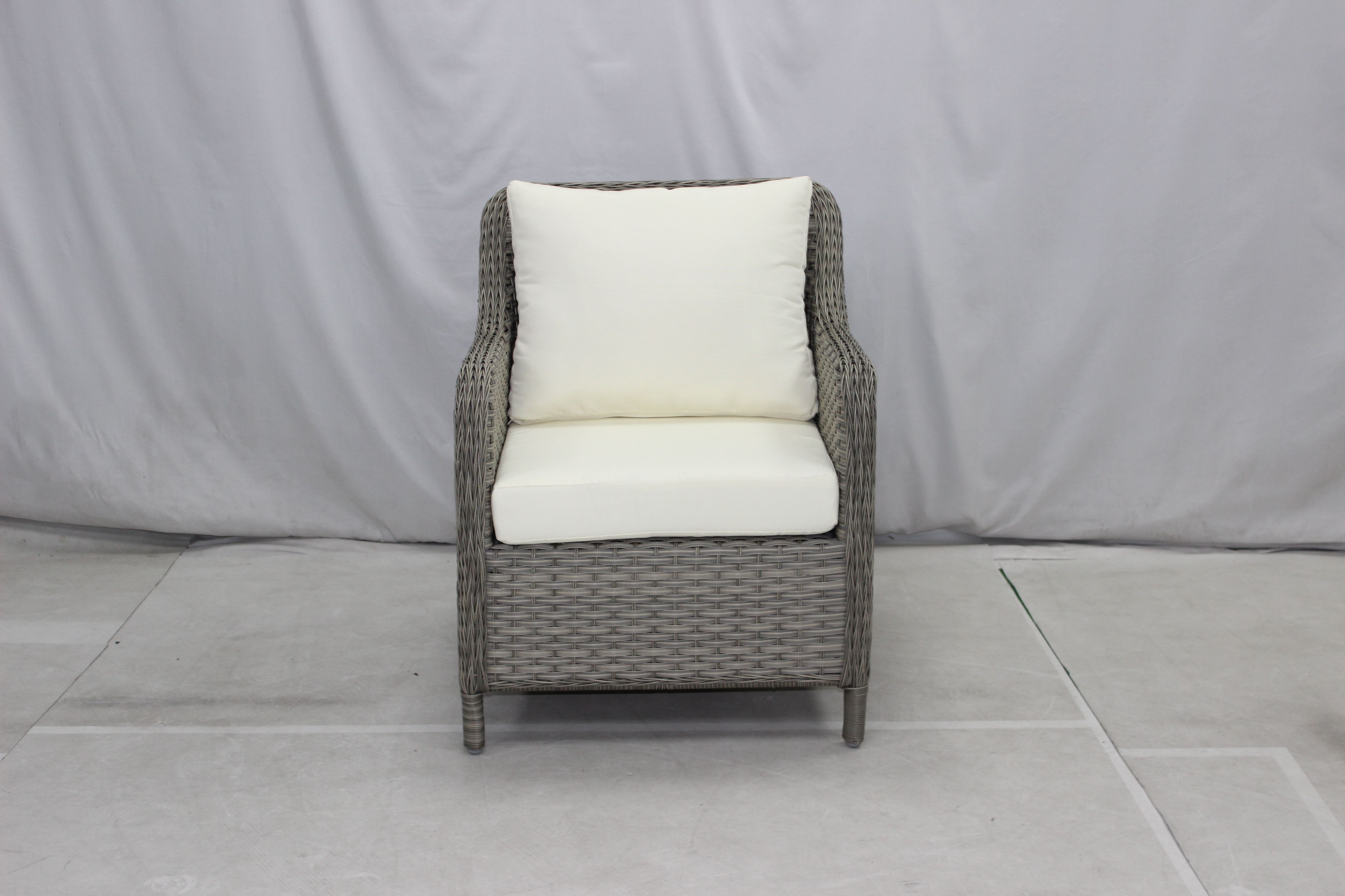 Garden 4 seater rattan outdoor restaurant set round dining table chairs