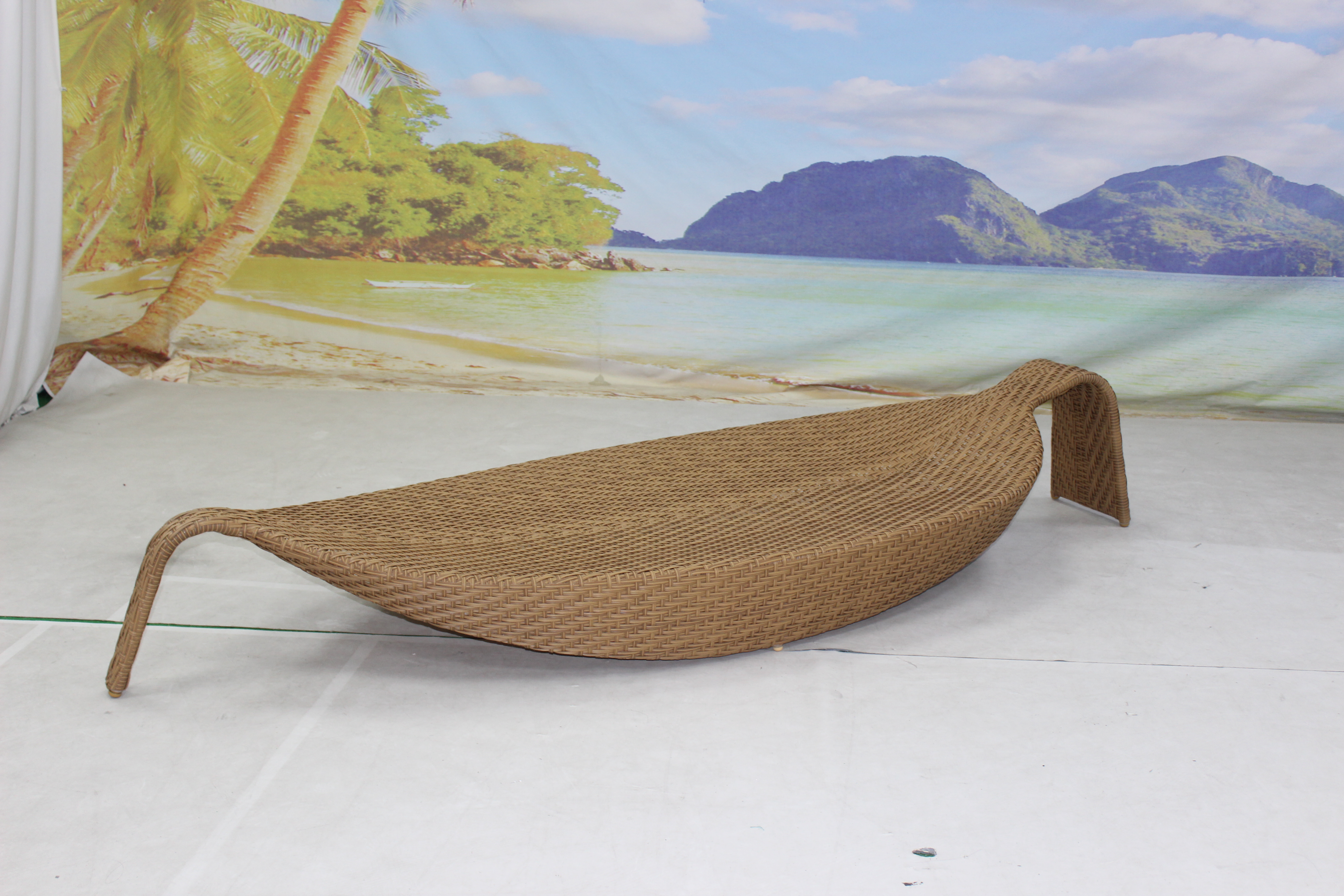 Outdoor pool leaf shape rattan beach sun lounger sunbed