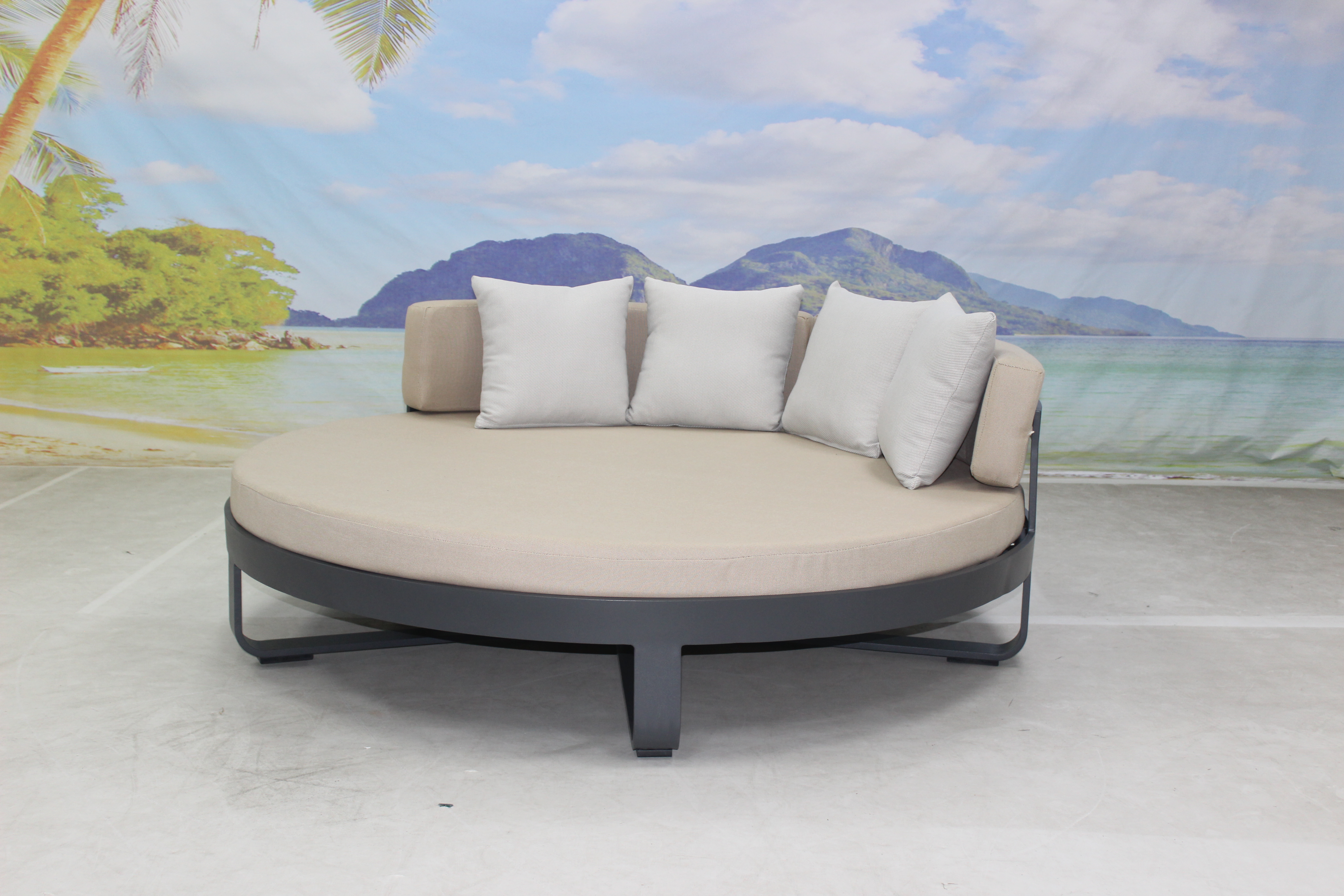 Poolside aluminum round sofa sunbed with cushion