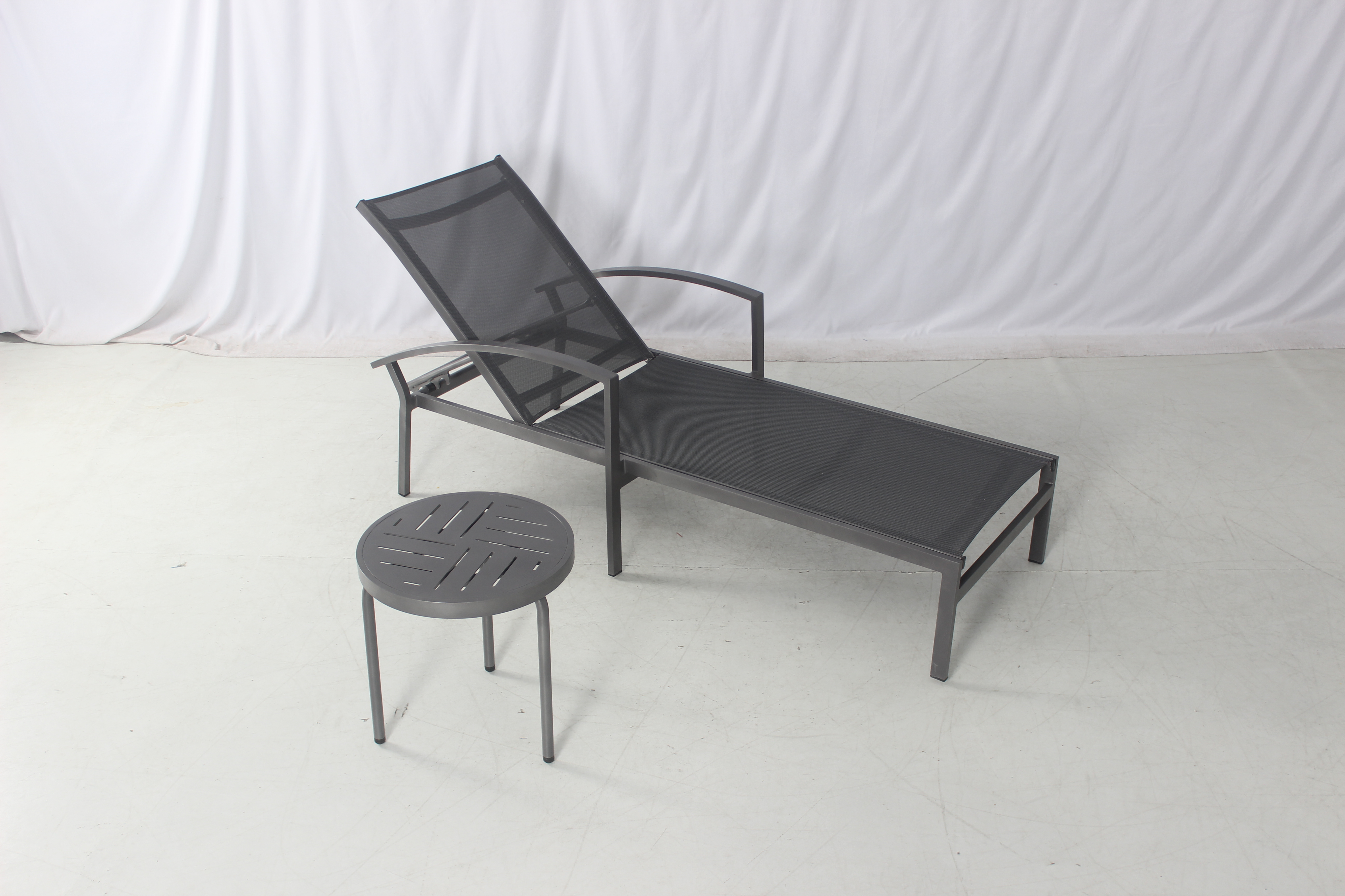 Hotel aluminum pool lounge chair with round side table