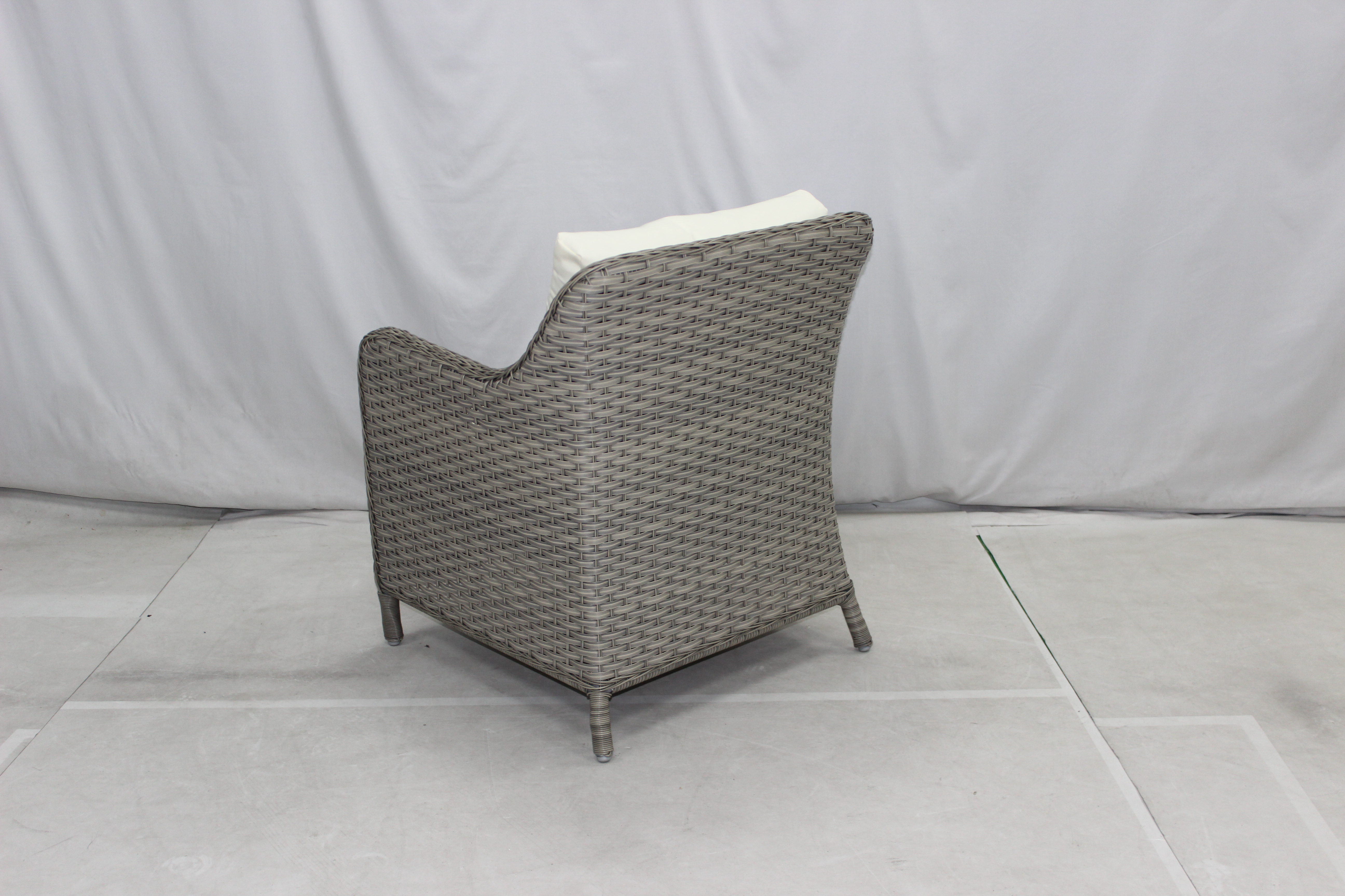 Garden 4 seater rattan outdoor restaurant set round dining table chairs