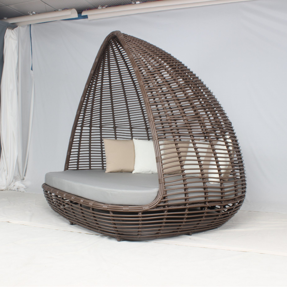 Outdoor patio rattan lounge daybed