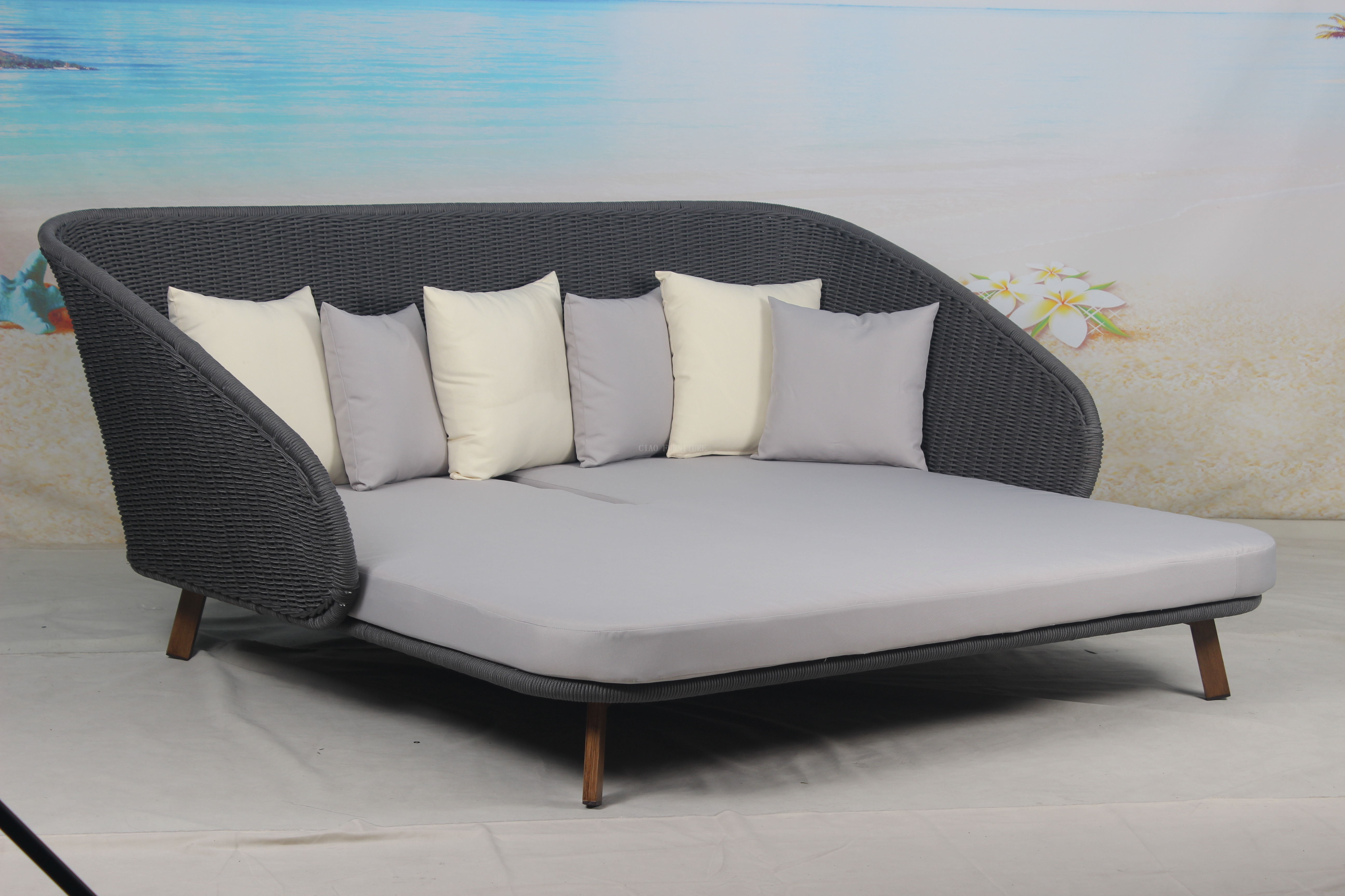 Modern outdoor patio aluminum daybed