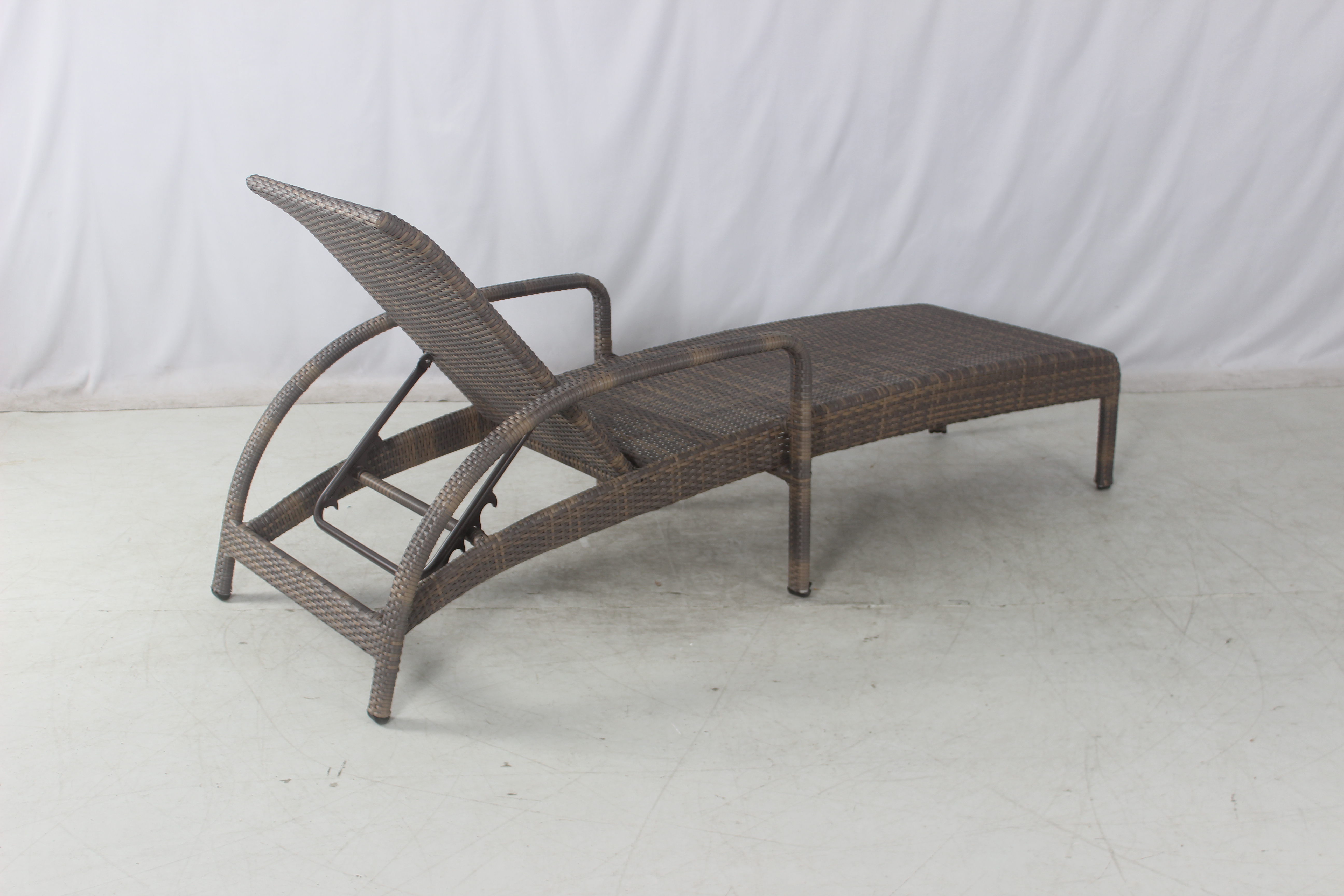 Commercial hotel outdoor rattan pool lounger chair with side table