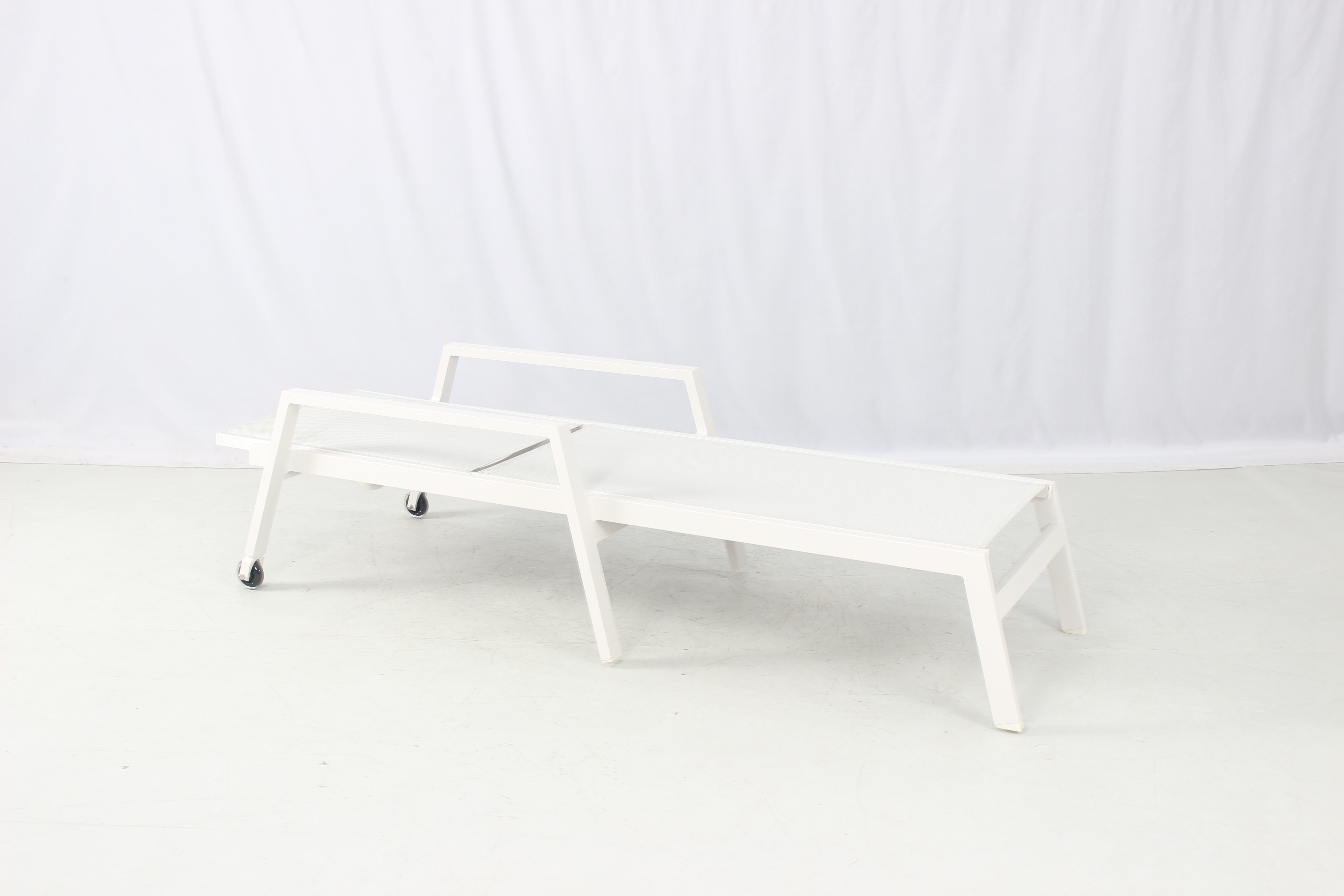 Beach outdoor white aluminum mesh sling pool lounger with arms