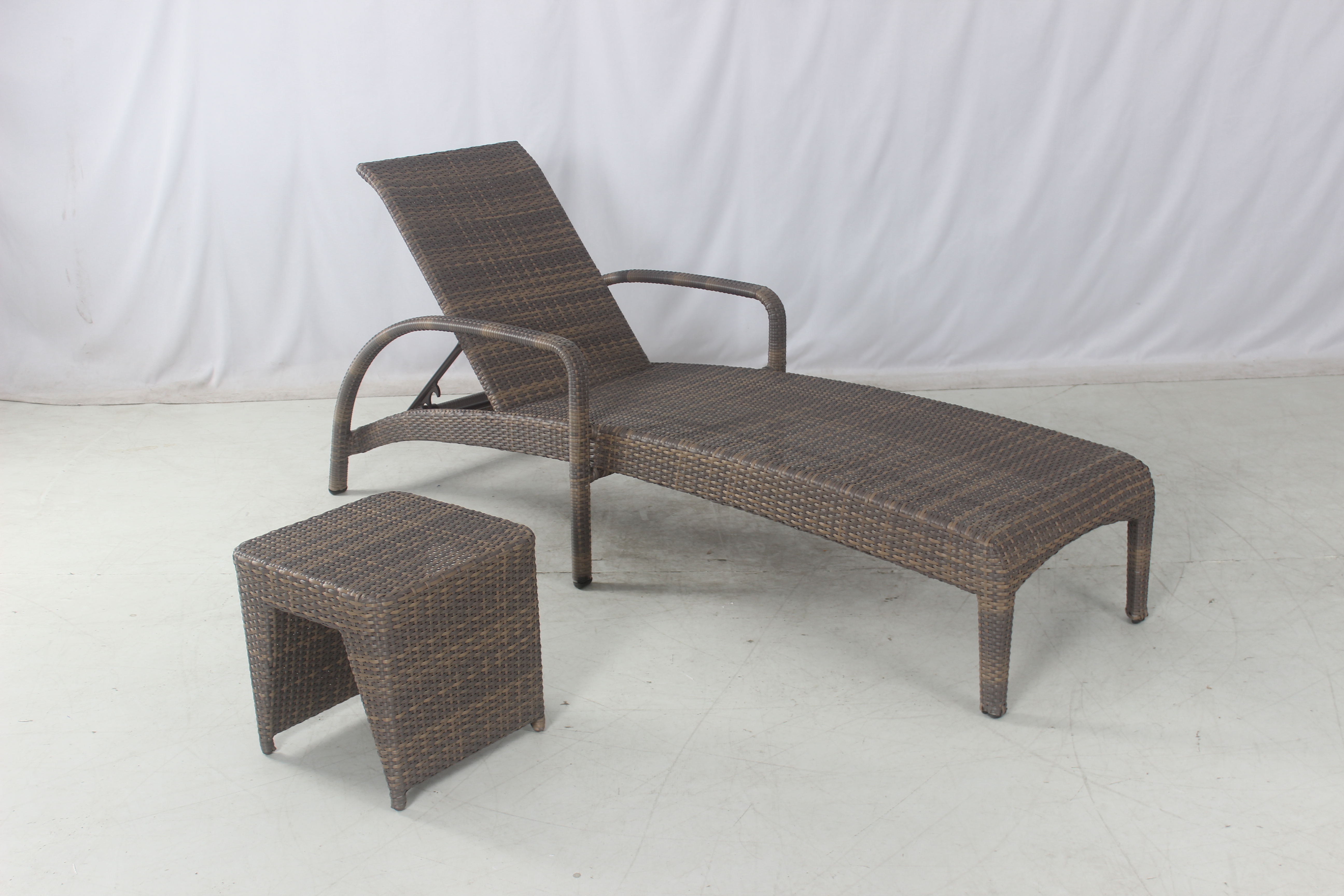 Commercial hotel outdoor rattan pool lounger chair with side table