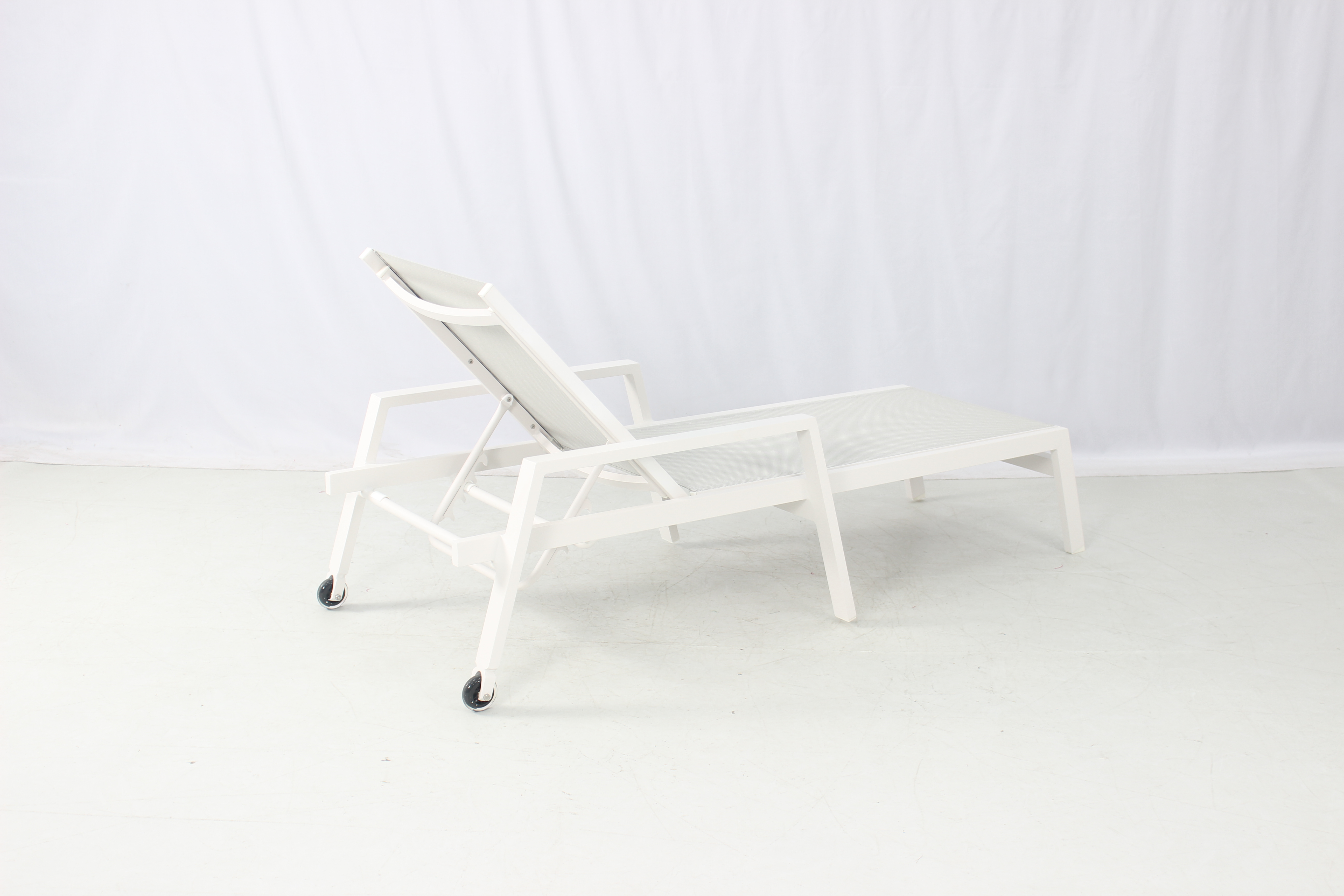 Beach outdoor white aluminum mesh sling pool lounger with arms