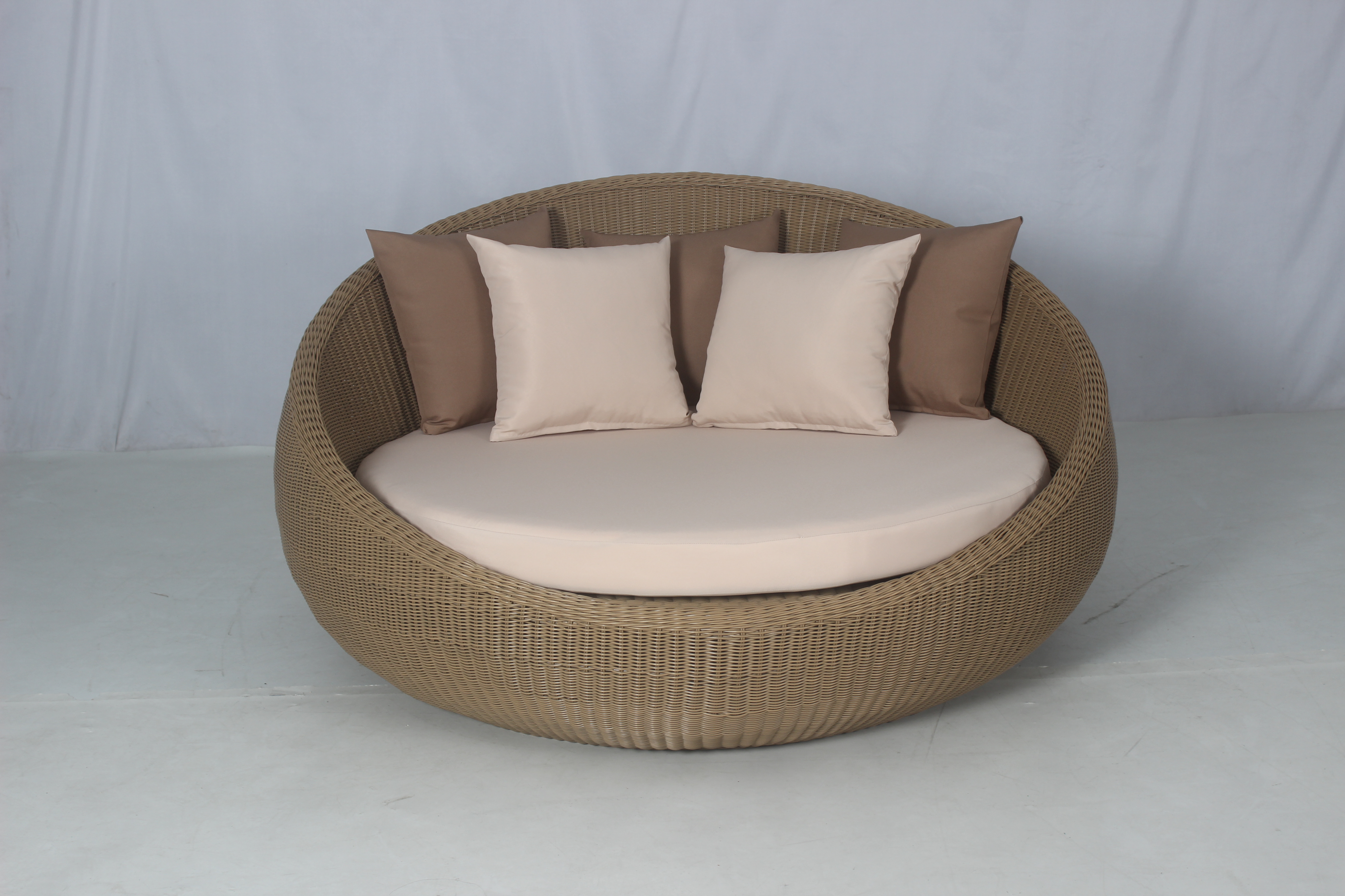Commercial hotel pool side patio outdoor wicker sunbed with waterproof cushion